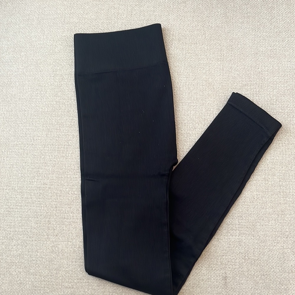 Nikibiki Black Leggings High-Waisted Stretch